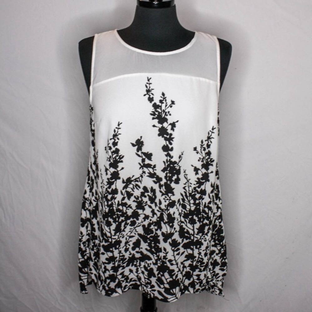 EUC WHBM Sz M adorable top. Polyester, Like new.